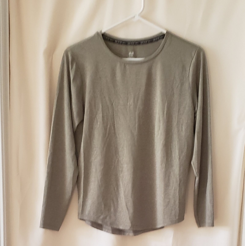H & M Sport Pullover top